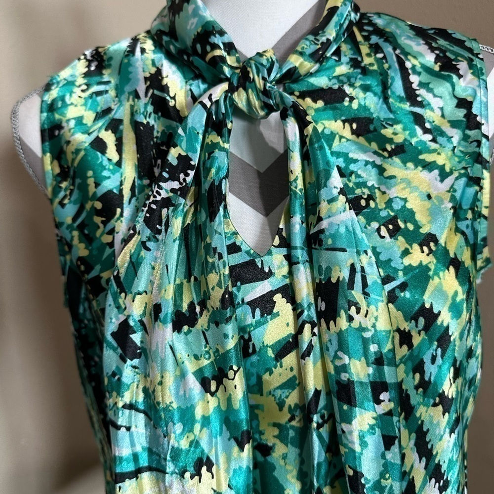 9 & Co Black and green satin sleeveless blouse - Picture 3 of 7